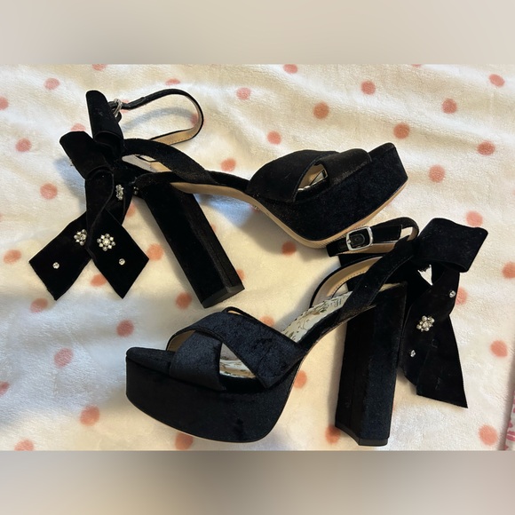 Antonio Melani x Nicola Bathie Bow Heels - Picture 1 of 5